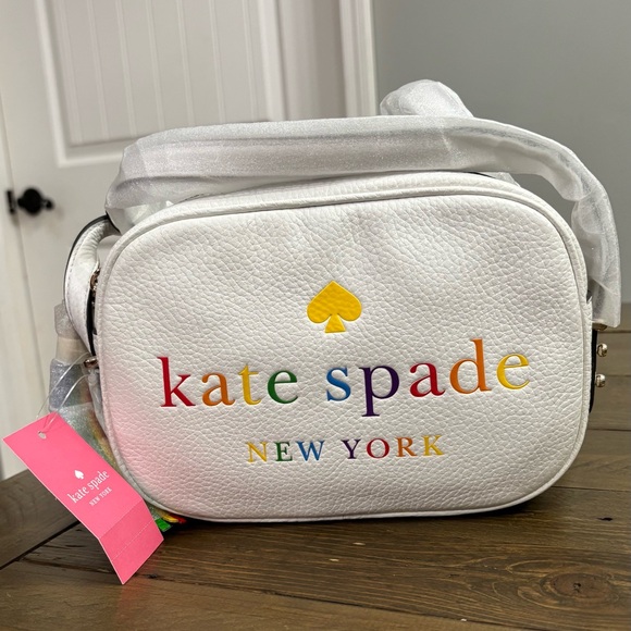 Kate Spade Kourtney Rainbow Logo Camera Bag in White Pebbled Leather NWT - Picture 2 of 8